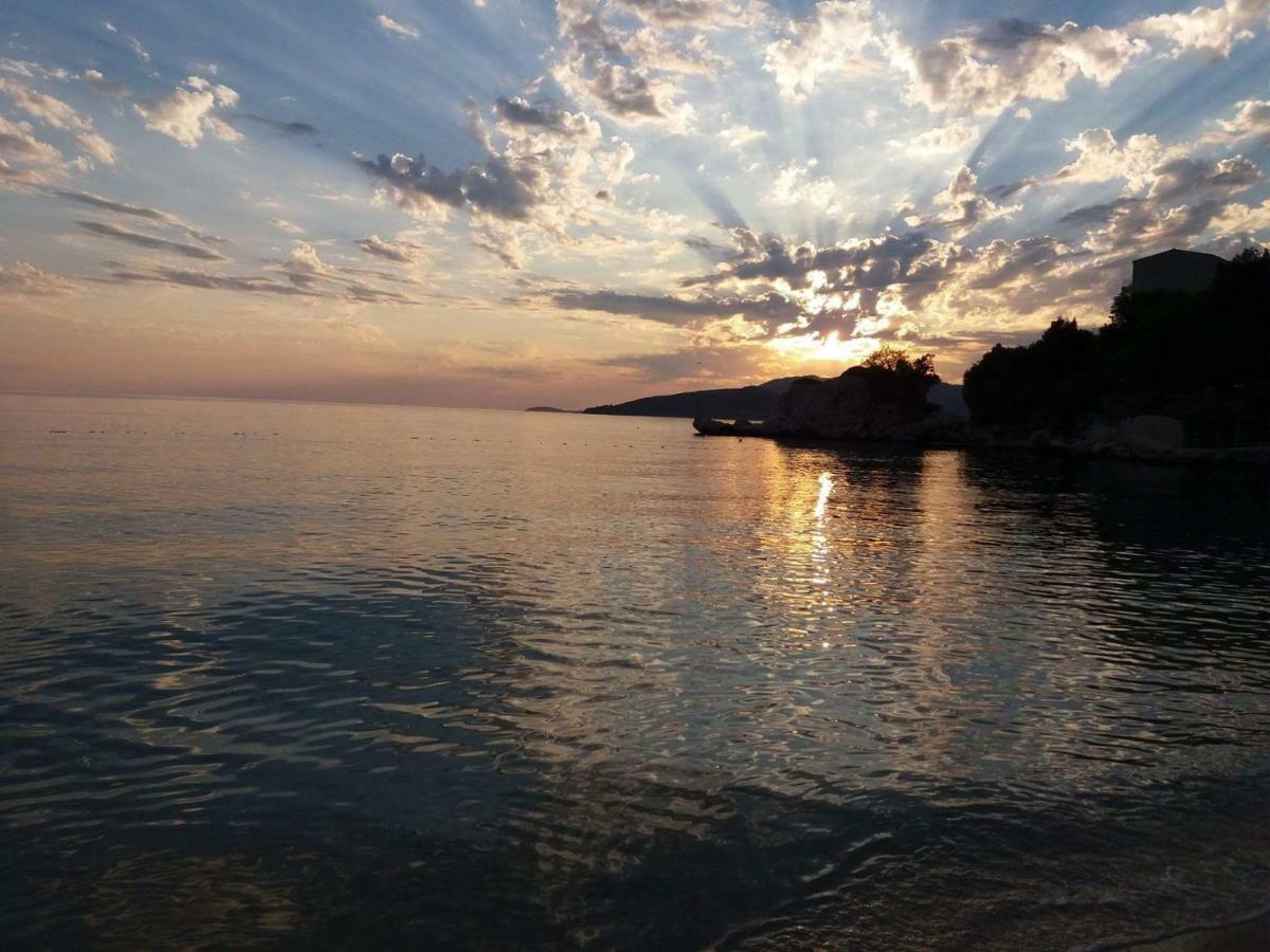 Apartment Eli - Sea View Млини Экстерьер фото